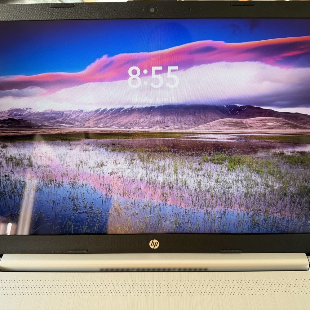 🔥🔥Like New HP Silver and Black 15.6" Laptop with Full-Size Keyboard - Picture 5 of 13